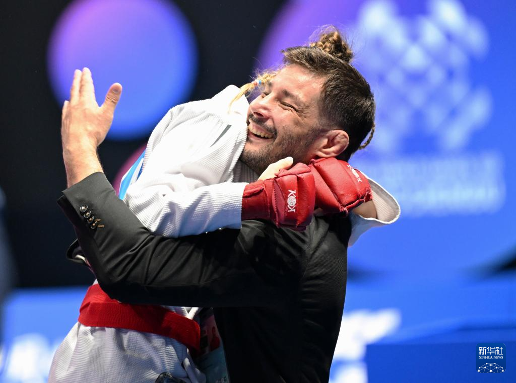 法国选手在奥运场馆上展现出色表现