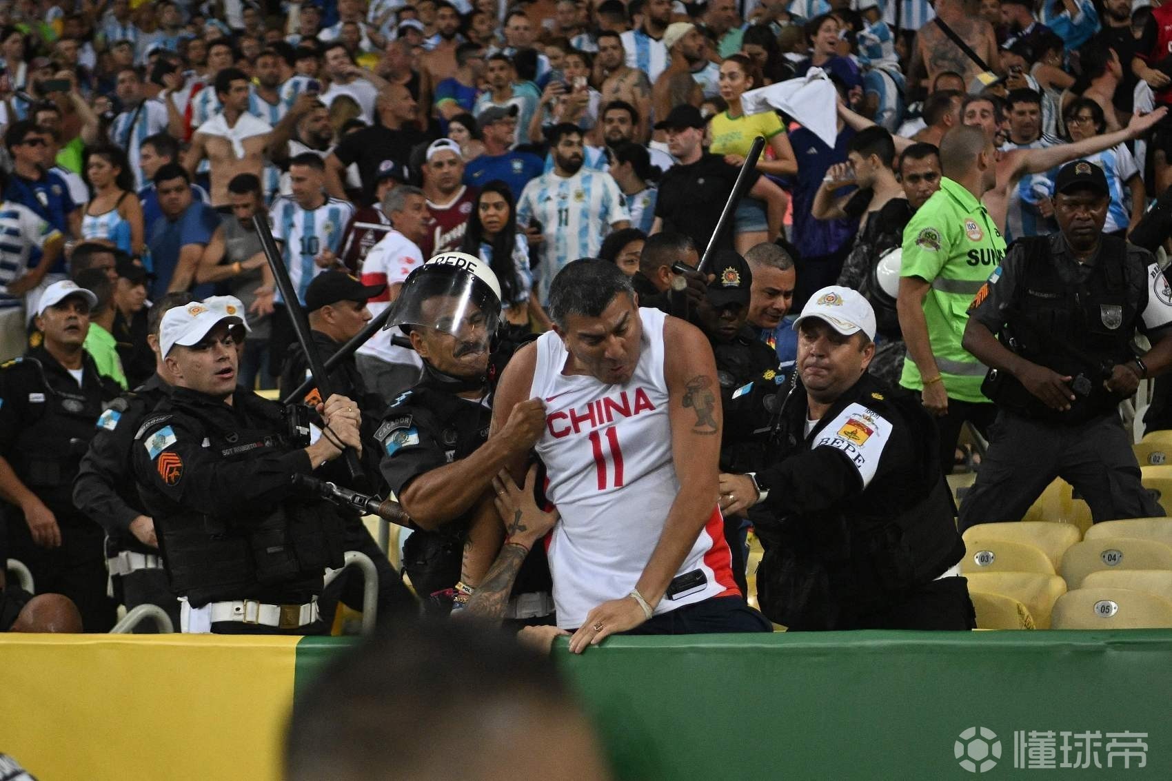 针对球场骚乱，湖人队发布声明