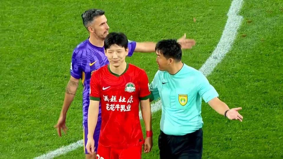 球队宣布新签约球员引发球迷期待