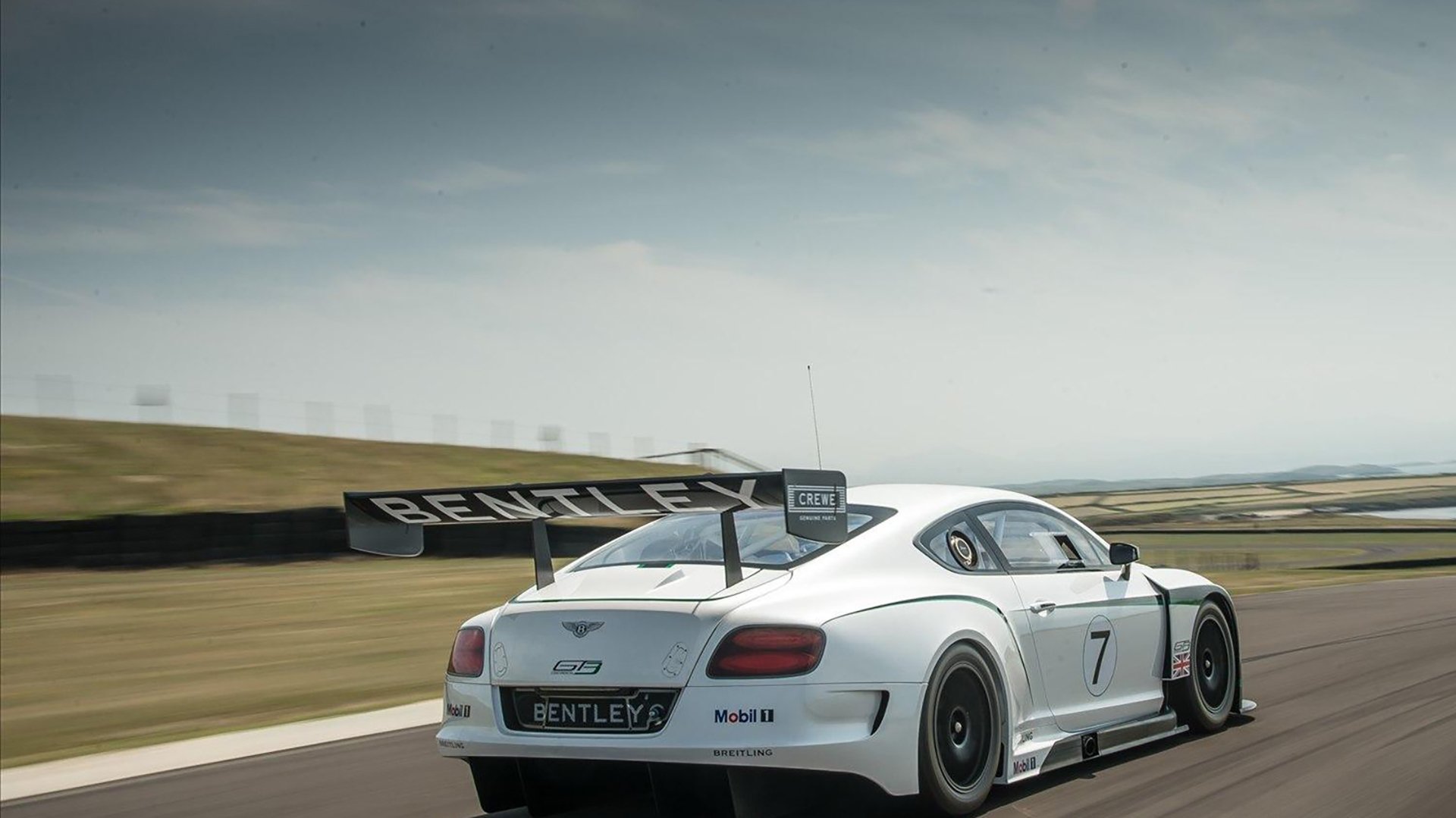 IM体育赛事直播入口-安菲尔德铁幕与伯纳乌叹息墙，当集体绞杀遇见个人神迹