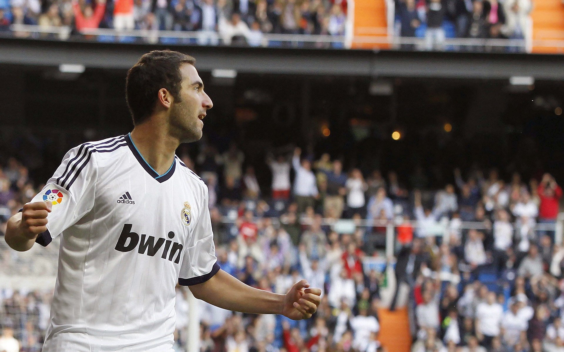 法拉利翻盘阿斯顿马丁，汉密尔顿扛起全队的战略革命